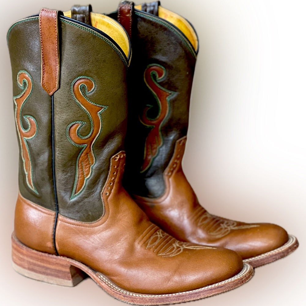 Rios of Mercedes double stitch round toe men’s boot.  Size 7.5 width D